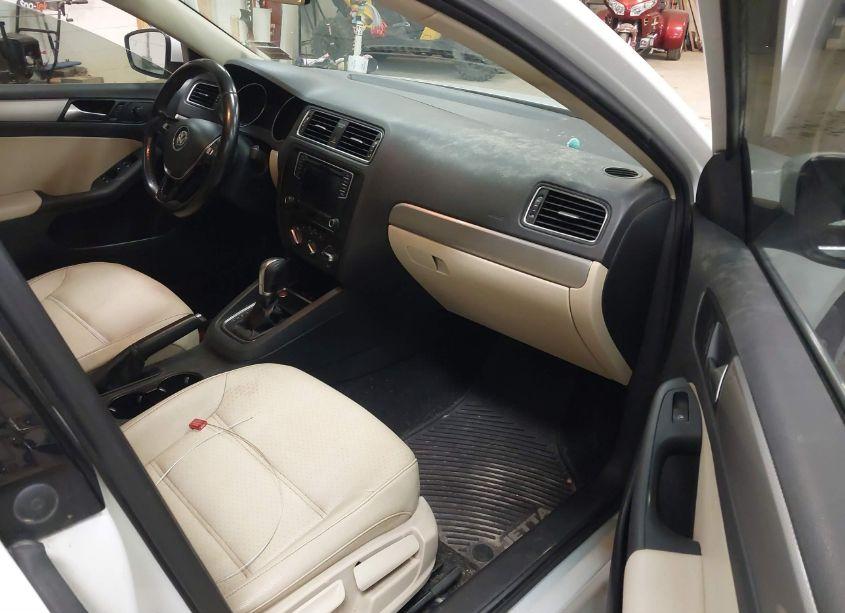 Photo 5 of 2017 Volkswagen Jetta 1.4T SE (VIN 3VWDB7AJ4HM226446)