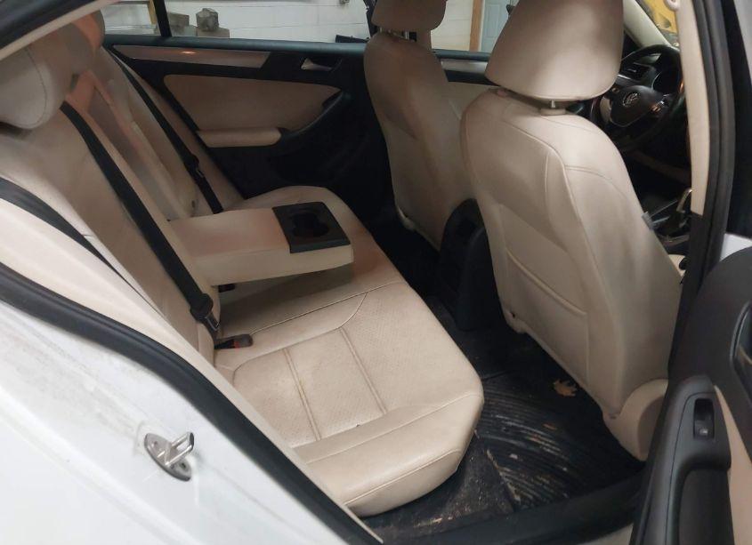 Photo 8 of 2017 Volkswagen Jetta 1.4T SE (VIN 3VWDB7AJ4HM226446)