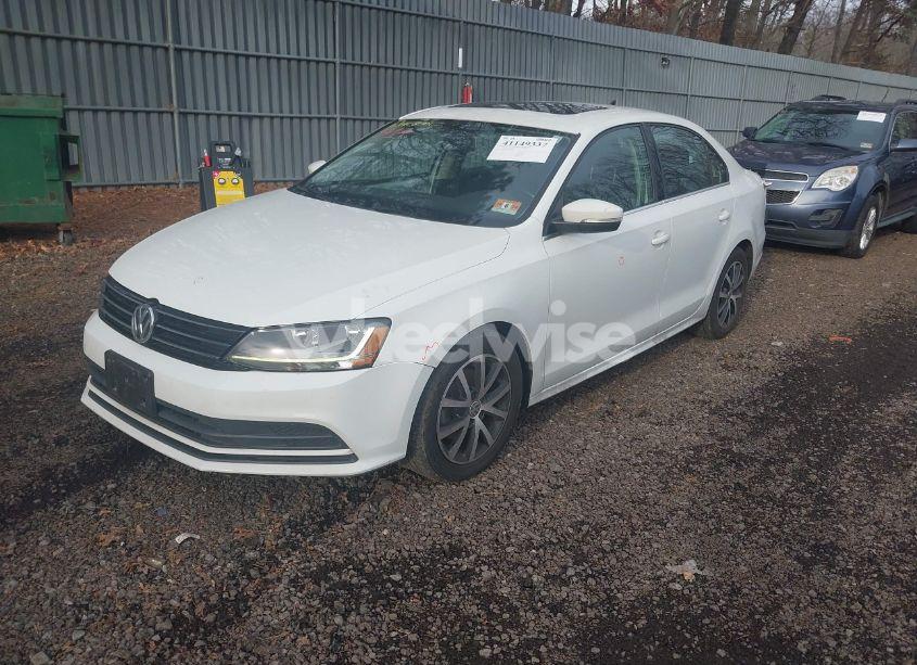 Photo 2 of 2017 Volkswagen Jetta 1.4T SE (VIN 3VWDB7AJ4HM290440)