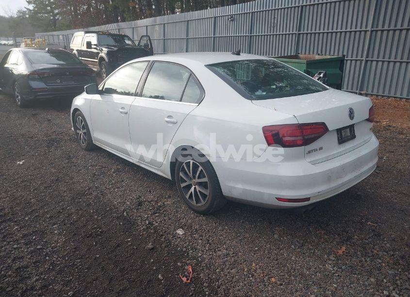 Photo 3 of 2017 Volkswagen Jetta 1.4T SE (VIN 3VWDB7AJ4HM290440)