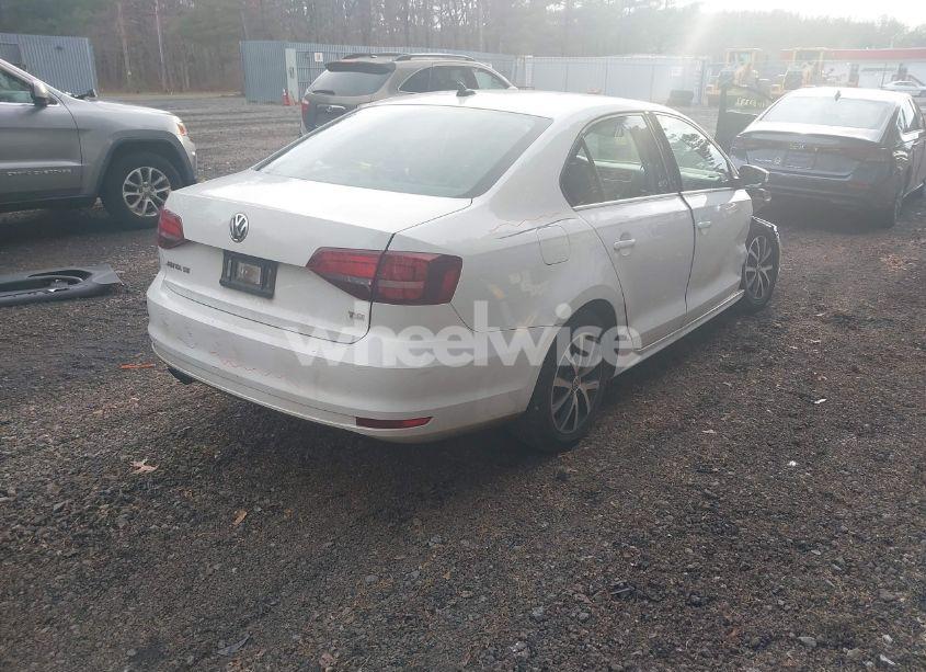 Photo 4 of 2017 Volkswagen Jetta 1.4T SE (VIN 3VWDB7AJ4HM290440)