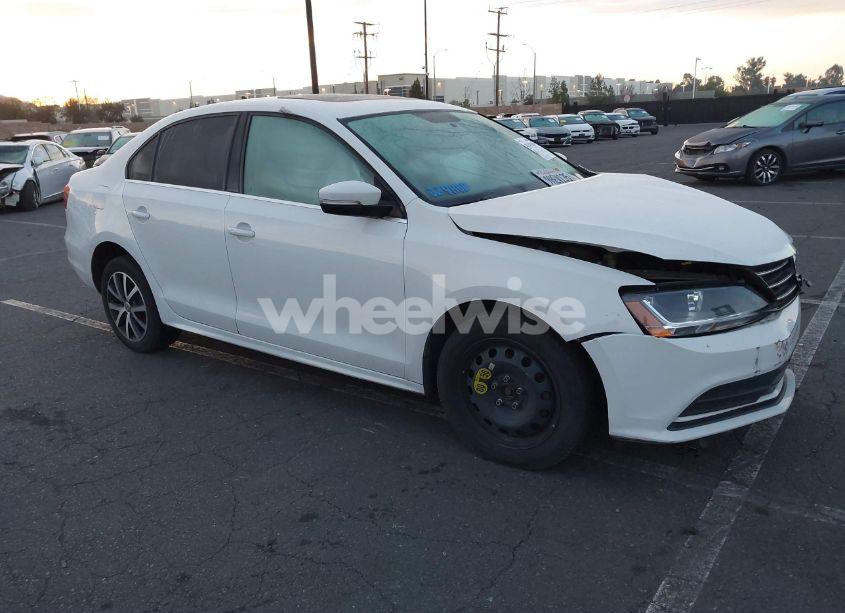 2017 Volkswagen Jetta 1.4T SE (VIN 3VWDB7AJ4HM308743) main photo