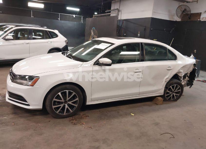 Photo 14 of 2017 Volkswagen Jetta 1.4T SE (VIN 3VWDB7AJ4HM320990)