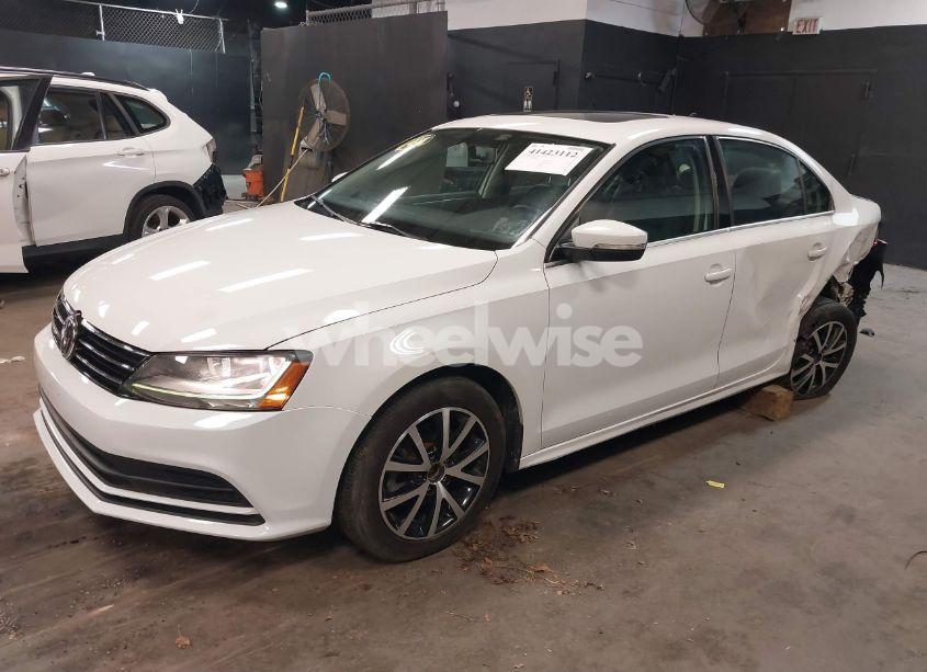 Photo 2 of 2017 Volkswagen Jetta 1.4T SE (VIN 3VWDB7AJ4HM320990)