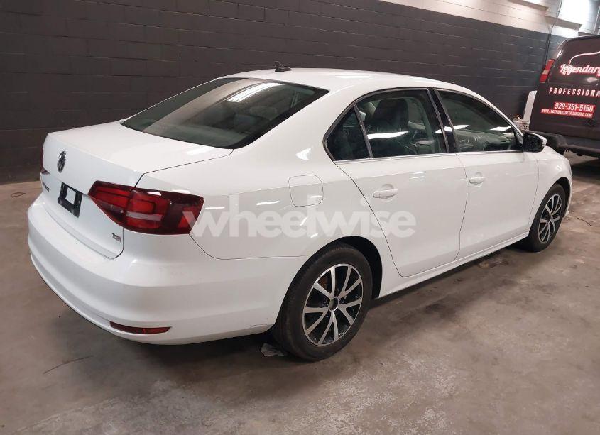 Photo 4 of 2017 Volkswagen Jetta 1.4T SE (VIN 3VWDB7AJ4HM320990)
