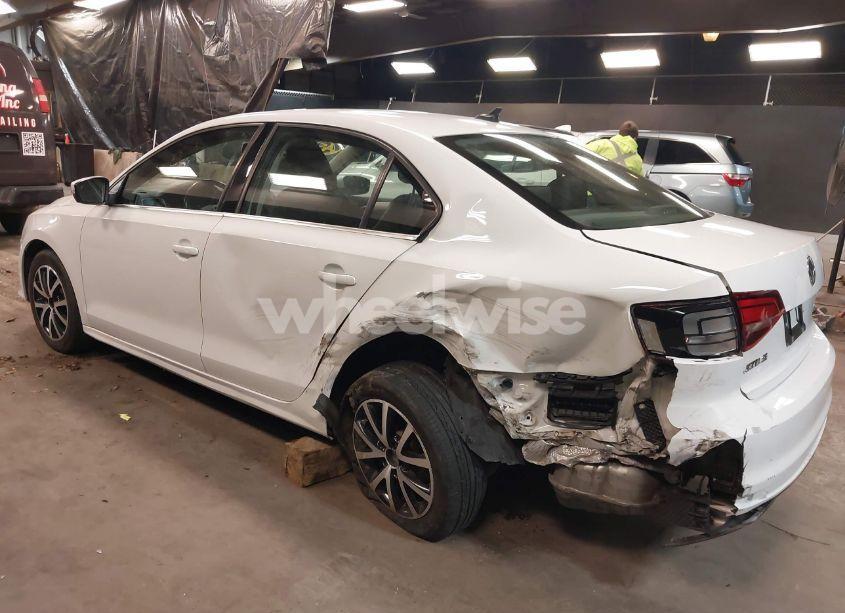 Photo 6 of 2017 Volkswagen Jetta 1.4T SE (VIN 3VWDB7AJ4HM320990)