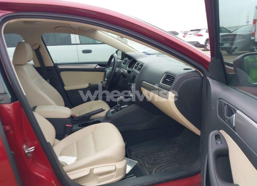 Photo 5 of 2017 Volkswagen Jetta 1.4T SE (VIN 3VWDB7AJ4HM378923)