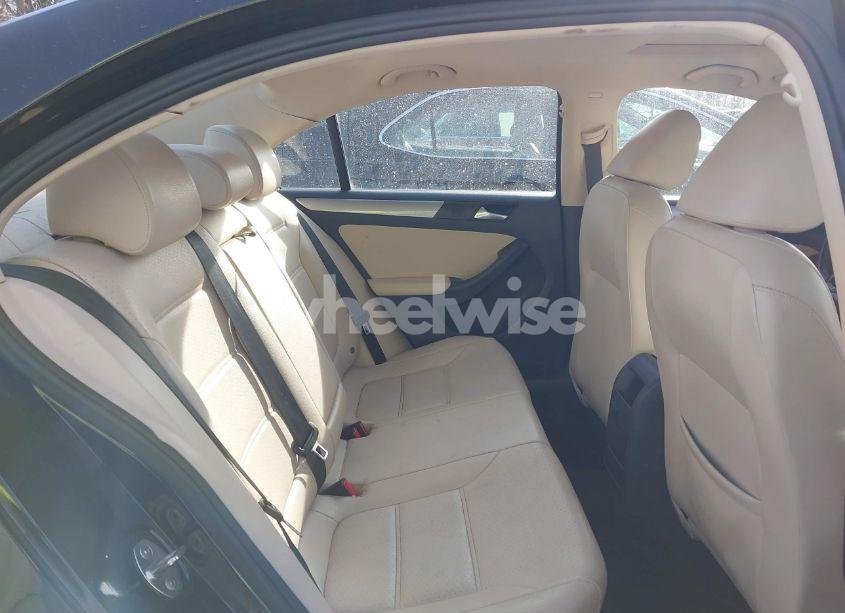 Photo 8 of 2017 Volkswagen Jetta 1.4T SE (VIN 3VWDB7AJ4HM380638)