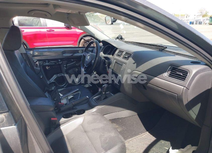 Photo 5 of 2018 Volkswagen Jetta 1.4T SE/1.4T WOLFSBURG EDITION (VIN 3VWDB7AJ4JM225870)