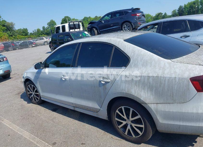 Photo 14 of 2018 Volkswagen Jetta 1.4T SE/1.4T WOLFSBURG EDITION (VIN 3VWDB7AJ4JM244919)