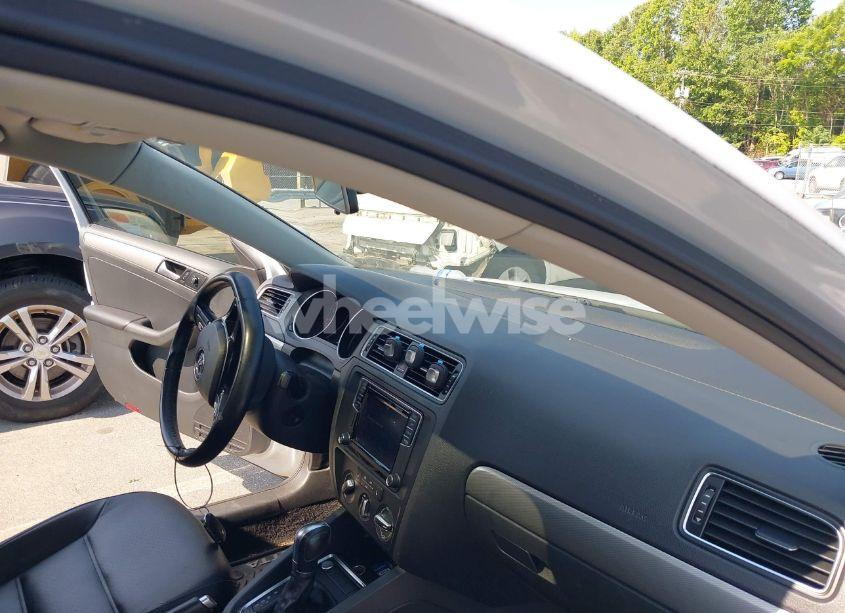 Photo 5 of 2018 Volkswagen Jetta 1.4T SE/1.4T WOLFSBURG EDITION (VIN 3VWDB7AJ4JM244919)