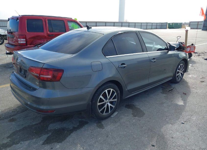 Photo 4 of 2017 Volkswagen Jetta 1.4T SE (VIN 3VWDB7AJ5HM216041)