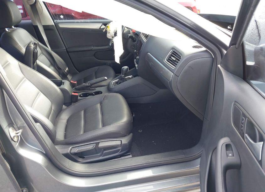 Photo 5 of 2017 Volkswagen Jetta 1.4T SE (VIN 3VWDB7AJ5HM216041)