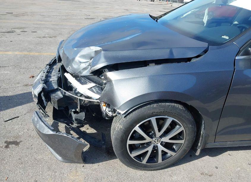 Photo 6 of 2017 Volkswagen Jetta 1.4T SE (VIN 3VWDB7AJ5HM216041)