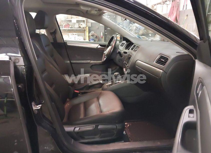 Photo 5 of 2017 Volkswagen Jetta 1.4T SE (VIN 3VWDB7AJ5HM248472)