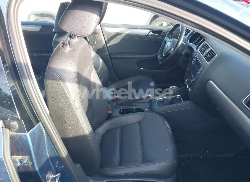 Photo 5 of 2017 Volkswagen Jetta 1.4T SE (VIN 3VWDB7AJ5HM267135)