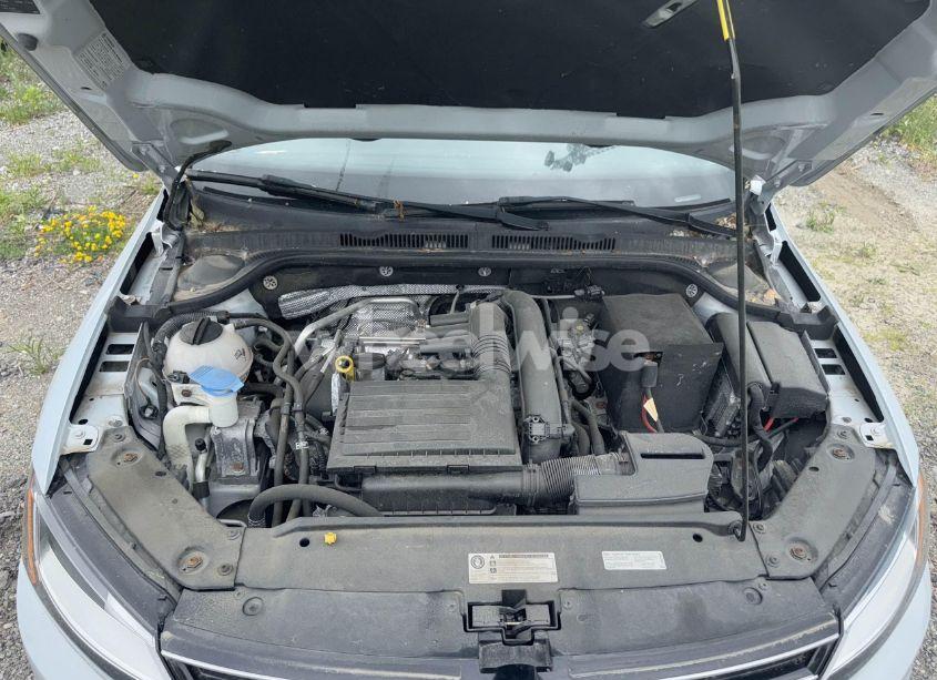 Photo 10 of 2017 Volkswagen Jetta 1.4T SE (VIN 3VWDB7AJ5HM273663)