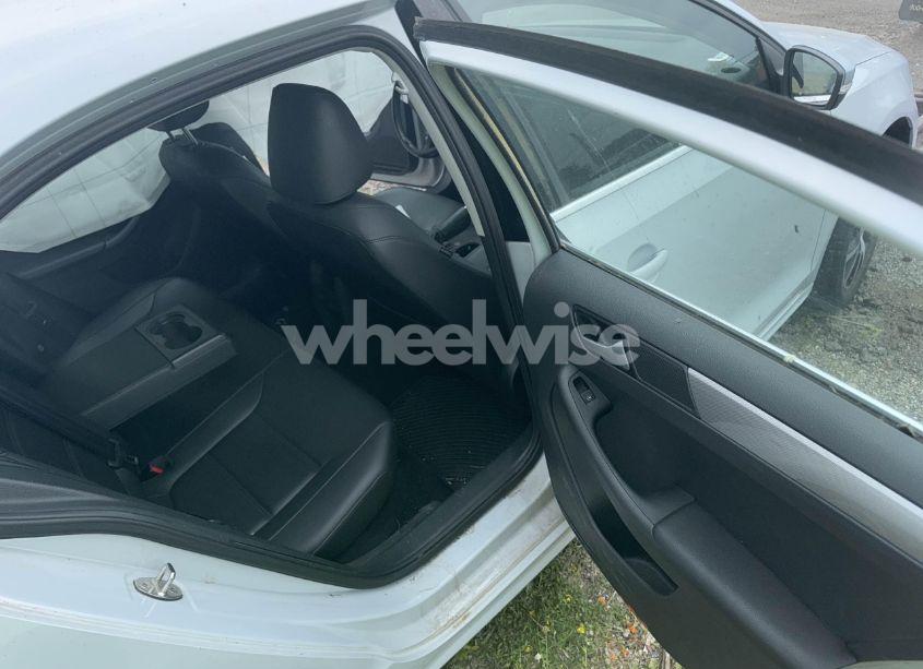 Photo 8 of 2017 Volkswagen Jetta 1.4T SE (VIN 3VWDB7AJ5HM273663)