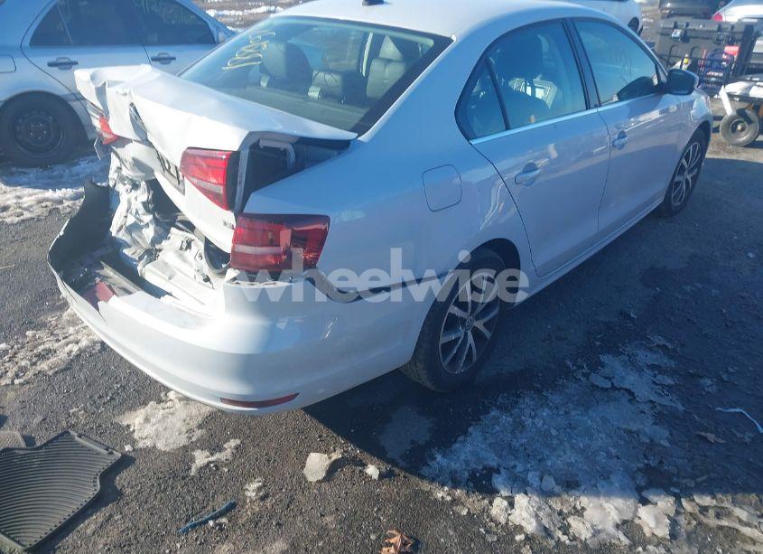 Photo 4 of 2017 Volkswagen Jetta 1.4T SE (VIN 3VWDB7AJ5HM285733)