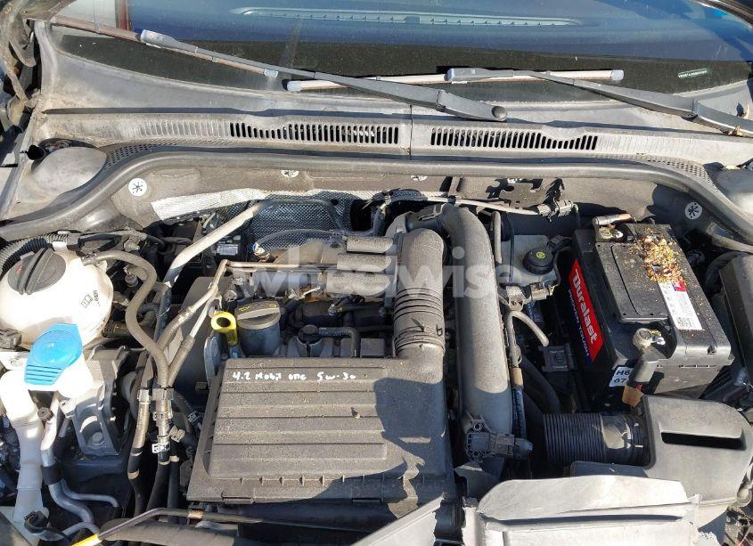 Photo 10 of 2017 Volkswagen Jetta 1.4T SE (VIN 3VWDB7AJ5HM320285)