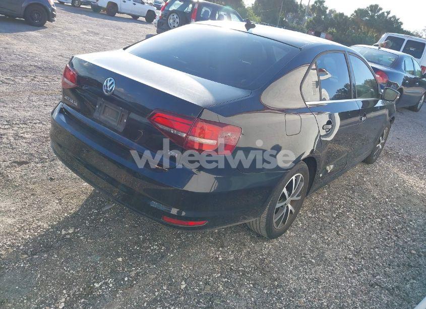 Photo 4 of 2017 Volkswagen Jetta 1.4T SE (VIN 3VWDB7AJ5HM320285)