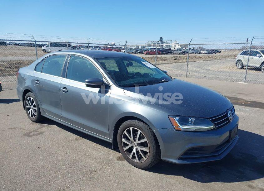 2017 Volkswagen Jetta 1.4T SE (VIN 3VWDB7AJ5HM371320) main photo