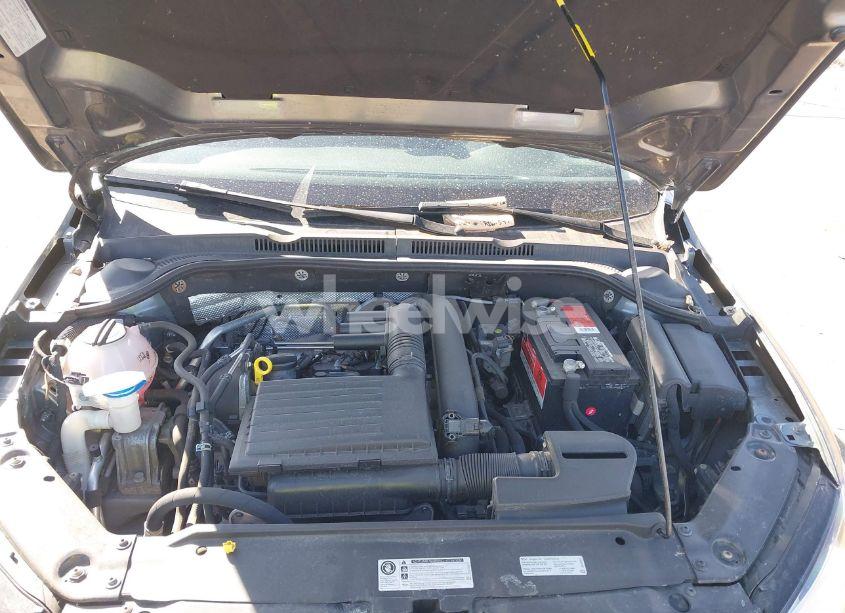 Photo 10 of 2017 Volkswagen Jetta 1.4T SE (VIN 3VWDB7AJ5HM371320)