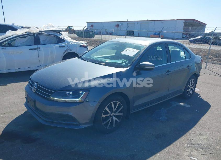 Photo 2 of 2017 Volkswagen Jetta 1.4T SE (VIN 3VWDB7AJ5HM371320)