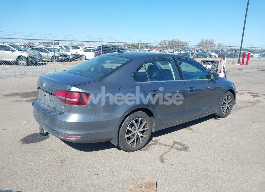 Photo 4 of 2017 Volkswagen Jetta 1.4T SE (VIN 3VWDB7AJ5HM371320)