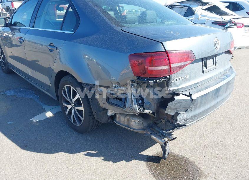 Photo 6 of 2017 Volkswagen Jetta 1.4T SE (VIN 3VWDB7AJ5HM371320)