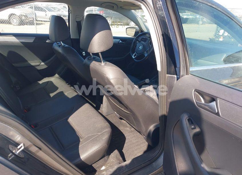 Photo 8 of 2017 Volkswagen Jetta 1.4T SE (VIN 3VWDB7AJ5HM371320)