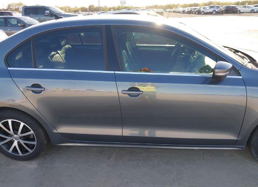 Photo 13 of 2017 Volkswagen Jetta 1.4T SE (VIN 3VWDB7AJ5HM382804)