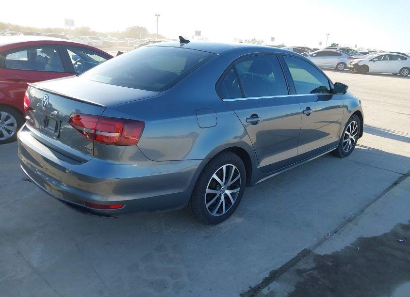 Photo 4 of 2017 Volkswagen Jetta 1.4T SE (VIN 3VWDB7AJ5HM382804)