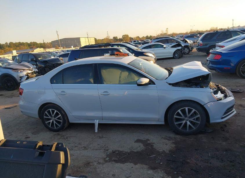 Photo 12 of 2017 Volkswagen Jetta 1.4T SE (VIN 3VWDB7AJ5HM384049)