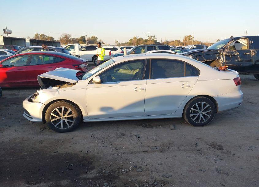 Photo 13 of 2017 Volkswagen Jetta 1.4T SE (VIN 3VWDB7AJ5HM384049)