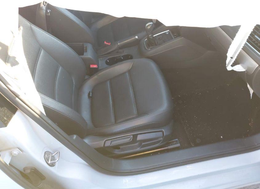 Photo 5 of 2017 Volkswagen Jetta 1.4T SE (VIN 3VWDB7AJ5HM384049)