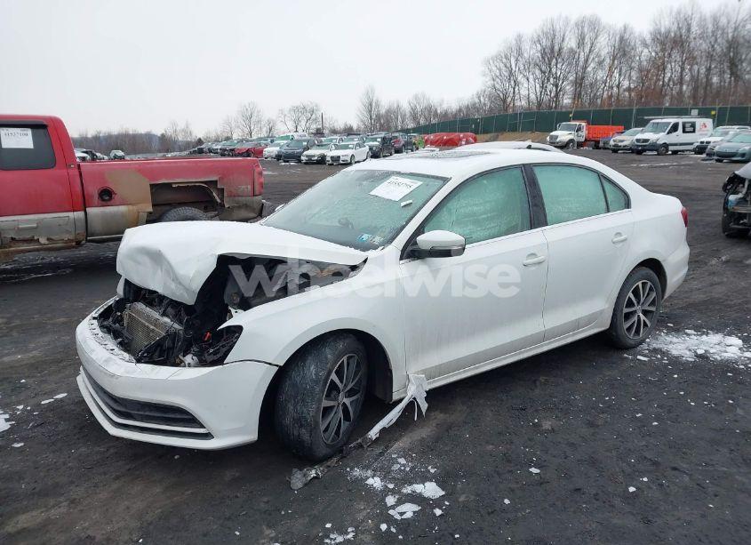 Photo 2 of 2017 Volkswagen Jetta 1.4T SE (VIN 3VWDB7AJ6HM232975)