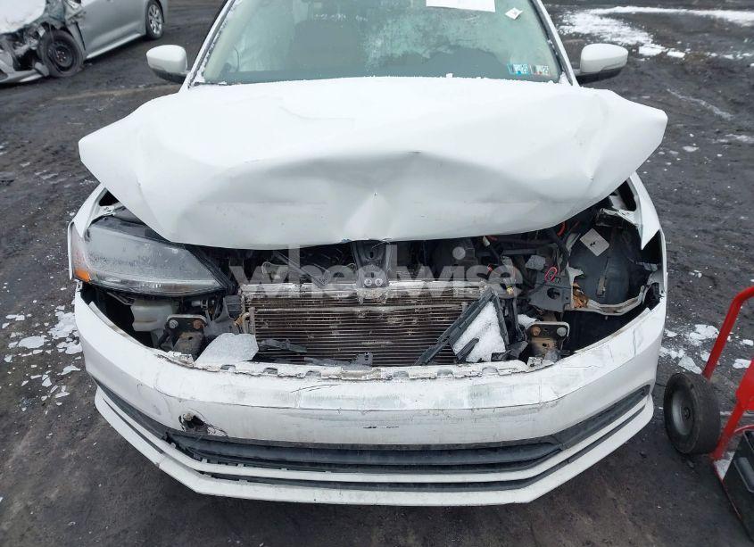 Photo 6 of 2017 Volkswagen Jetta 1.4T SE (VIN 3VWDB7AJ6HM232975)