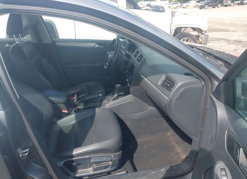 Photo 5 of 2017 Volkswagen Jetta 1.4T SE (VIN 3VWDB7AJ6HM273087)