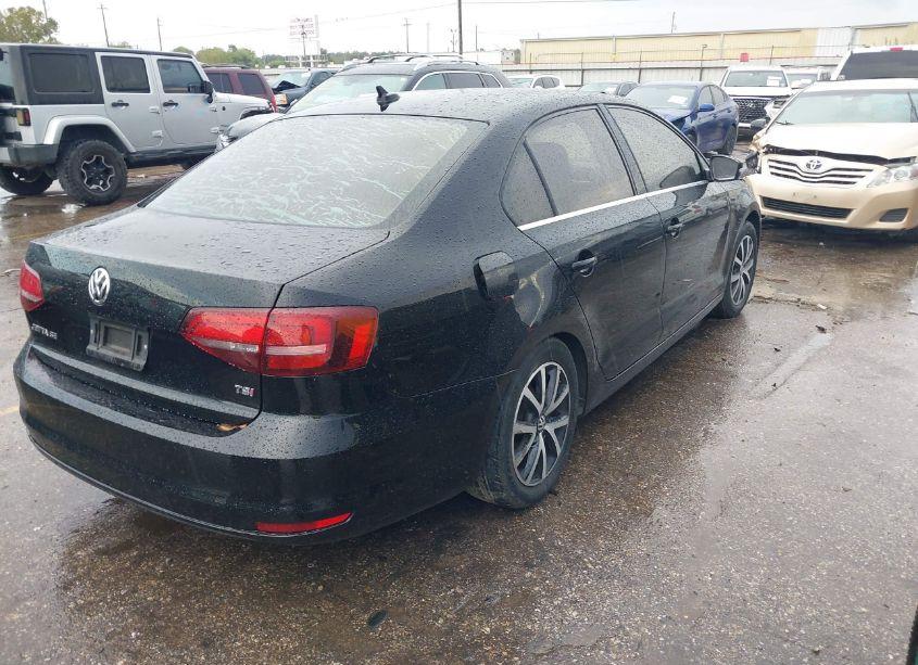 Photo 4 of 2017 Volkswagen Jetta 1.4T SE (VIN 3VWDB7AJ6HM282498)