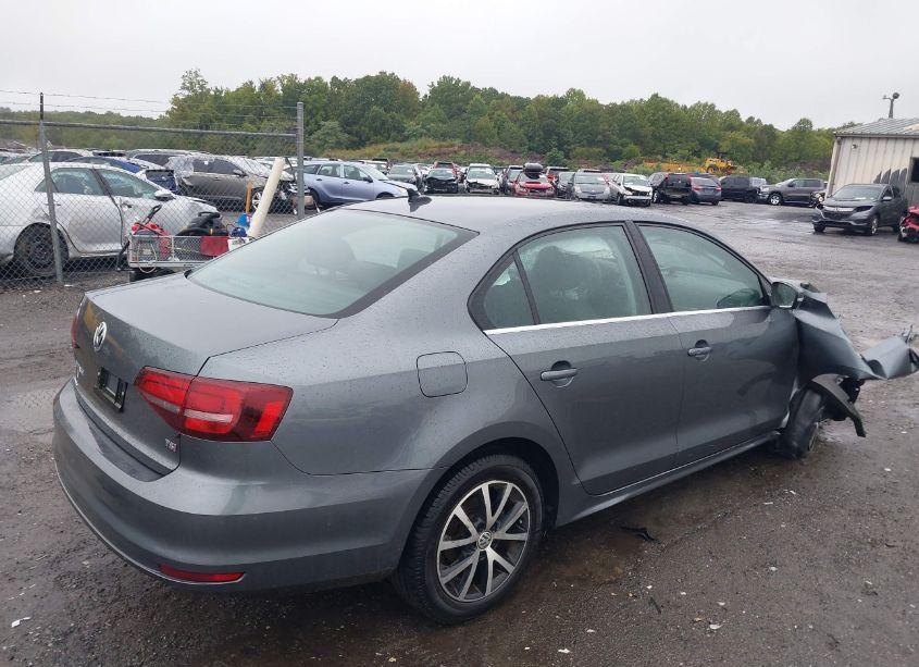 Photo 4 of 2017 Volkswagen Jetta 1.4T SE (VIN 3VWDB7AJ6HM292397)