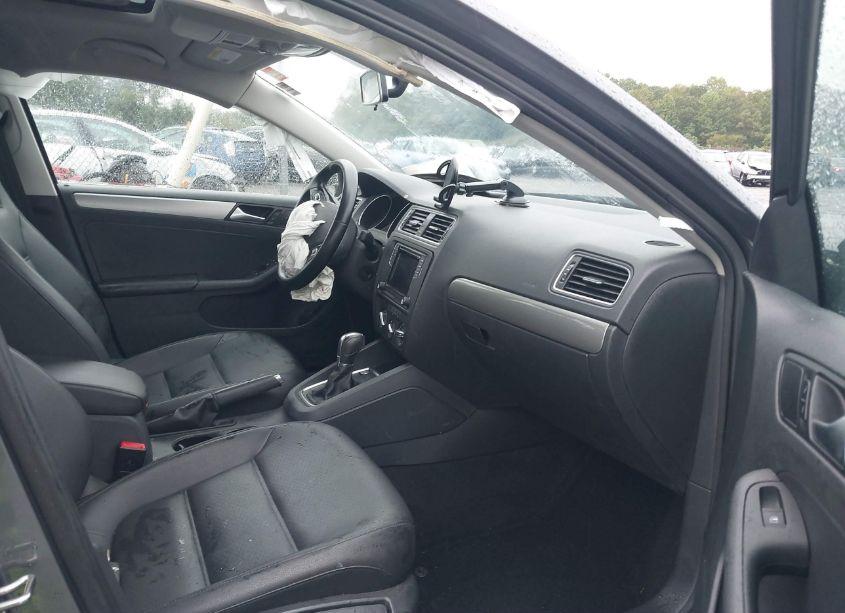 Photo 5 of 2017 Volkswagen Jetta 1.4T SE (VIN 3VWDB7AJ6HM292397)