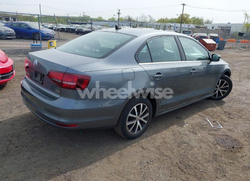 Photo 4 of 2017 Volkswagen Jetta 1.4T SE (VIN 3VWDB7AJ6HM292805)