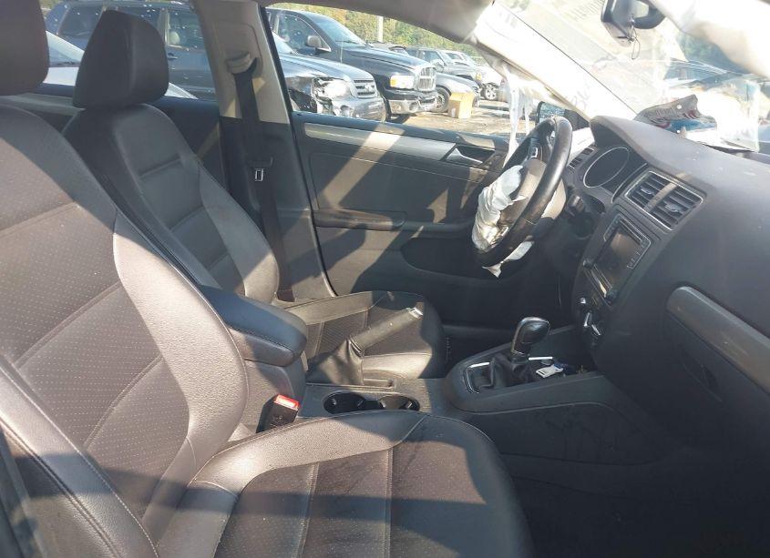 Photo 5 of 2017 Volkswagen Jetta 1.4T SE (VIN 3VWDB7AJ6HM306332)