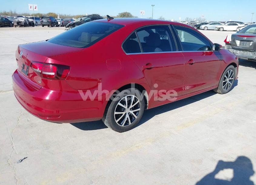 Photo 4 of 2017 Volkswagen Jetta 1.4T SE (VIN 3VWDB7AJ6HM410044)