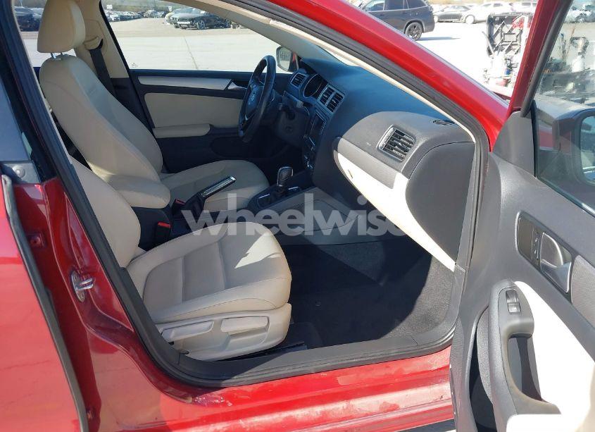 Photo 5 of 2017 Volkswagen Jetta 1.4T SE (VIN 3VWDB7AJ6HM410044)