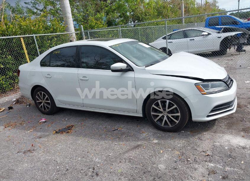 Photo 13 of 2017 Volkswagen Jetta 1.4T SE (VIN 3VWDB7AJ7HM242057)