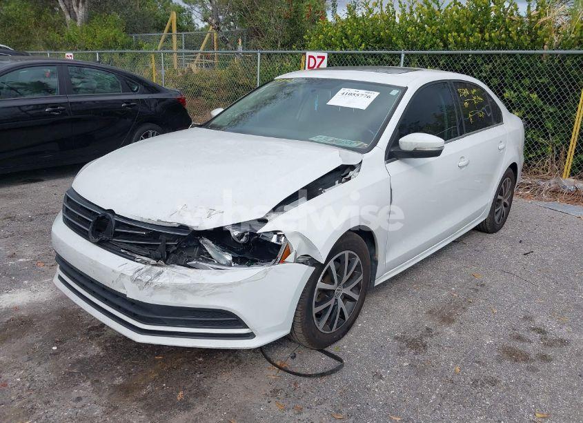 Photo 2 of 2017 Volkswagen Jetta 1.4T SE (VIN 3VWDB7AJ7HM242057)