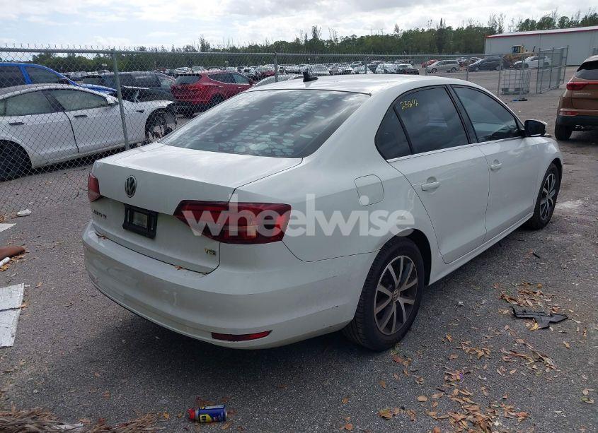 Photo 4 of 2017 Volkswagen Jetta 1.4T SE (VIN 3VWDB7AJ7HM242057)