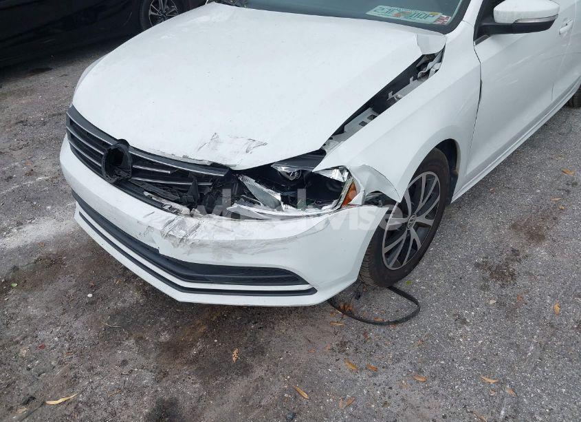 Photo 6 of 2017 Volkswagen Jetta 1.4T SE (VIN 3VWDB7AJ7HM242057)